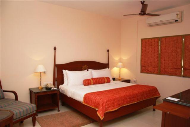 The Lalit Traveller Khajuraho Hotel Exterior photo