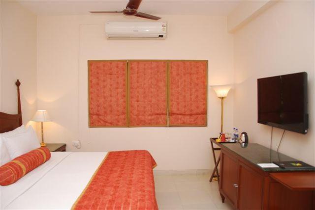 The Lalit Traveller Khajuraho Hotel Exterior photo