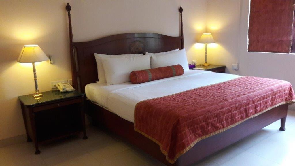The Lalit Traveller Khajuraho Hotel Exterior photo