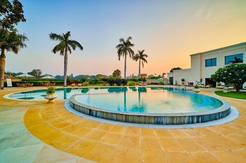 The Lalit Traveller Khajuraho Hotel Exterior photo