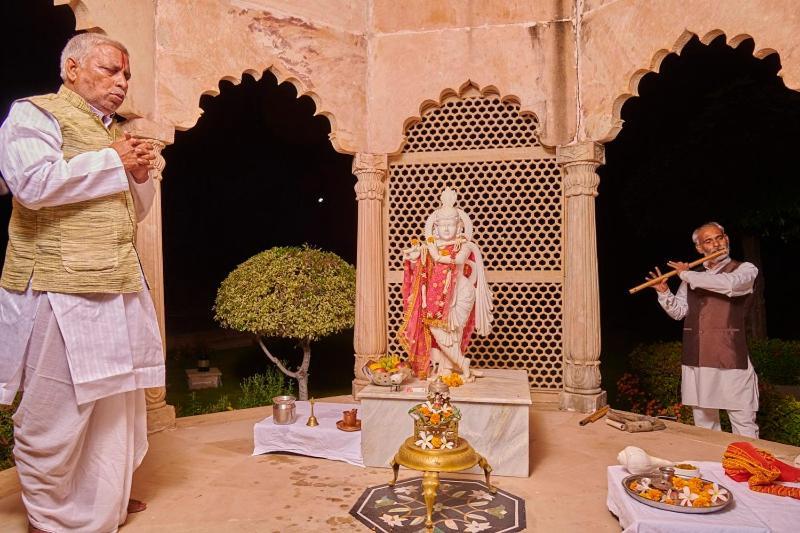 The Lalit Traveller Khajuraho Hotel Exterior photo
