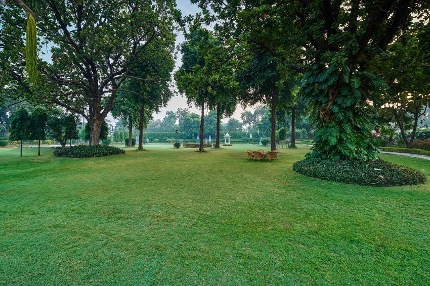 The Lalit Traveller Khajuraho Hotel Exterior photo