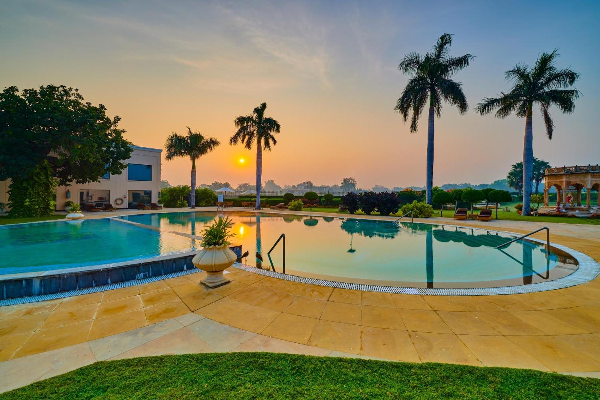 The Lalit Traveller Khajuraho Hotel Exterior photo