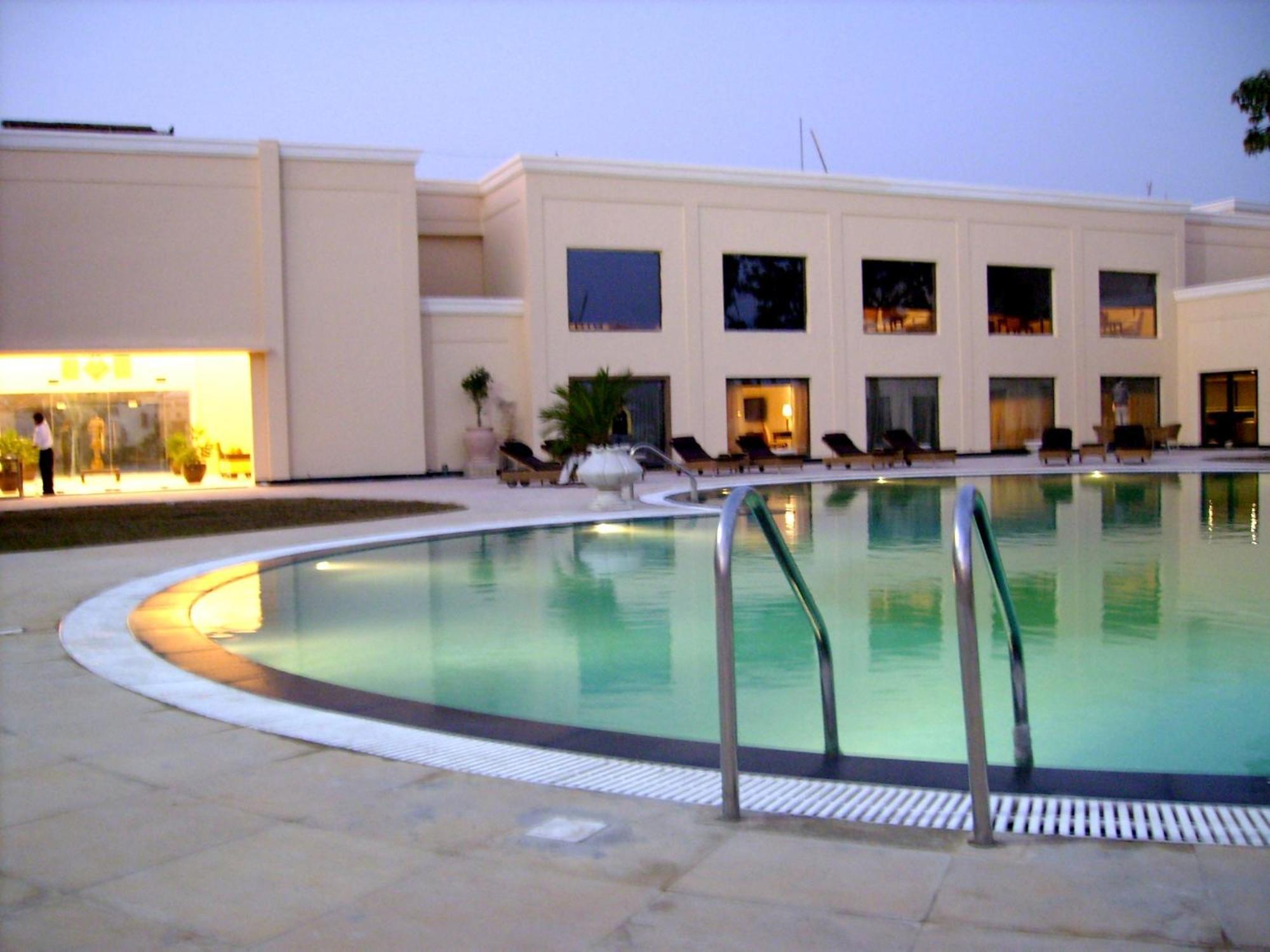 The Lalit Traveller Khajuraho Hotel Exterior photo