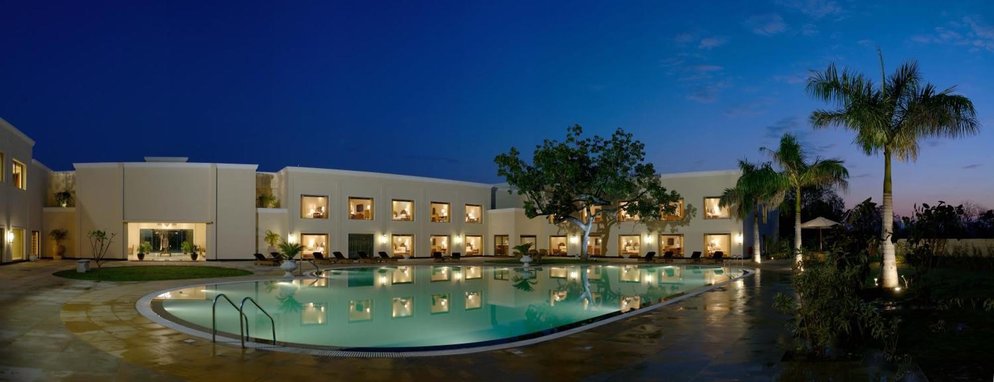 The Lalit Traveller Khajuraho Hotel Exterior photo