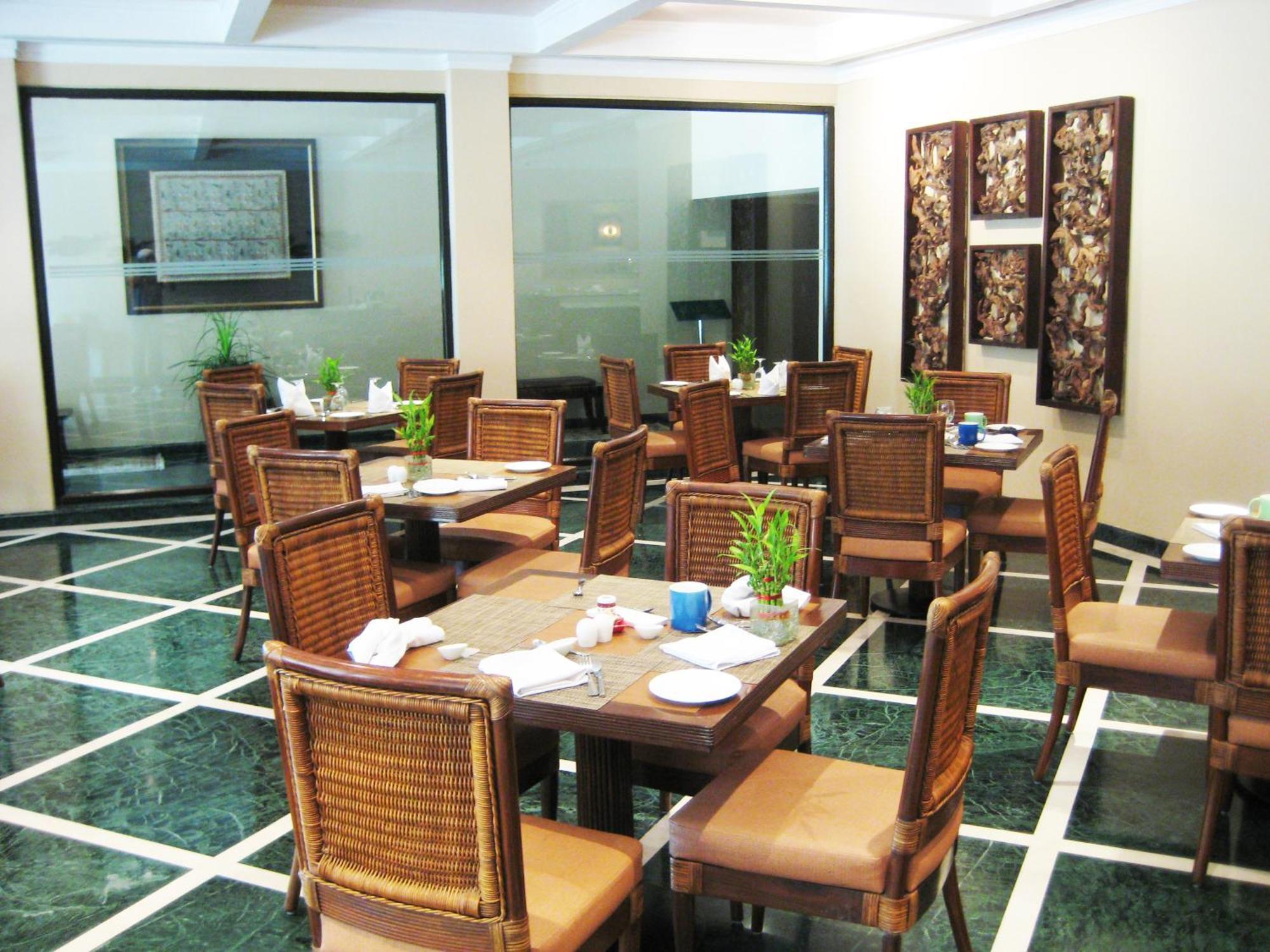 The Lalit Traveller Khajuraho Hotel Exterior photo
