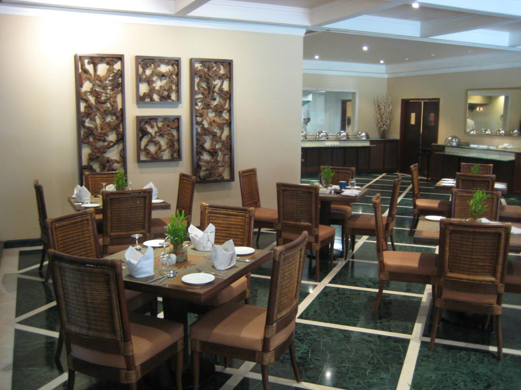 The Lalit Traveller Khajuraho Hotel Exterior photo