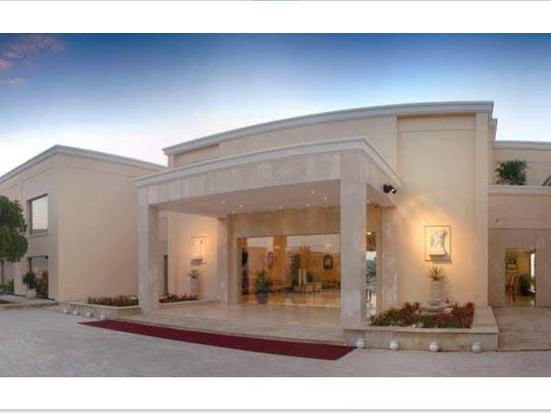 The Lalit Traveller Khajuraho Hotel Exterior photo