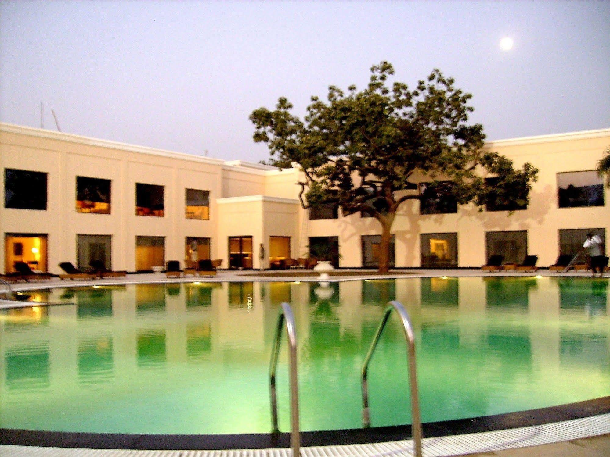 The Lalit Traveller Khajuraho Hotel Exterior photo