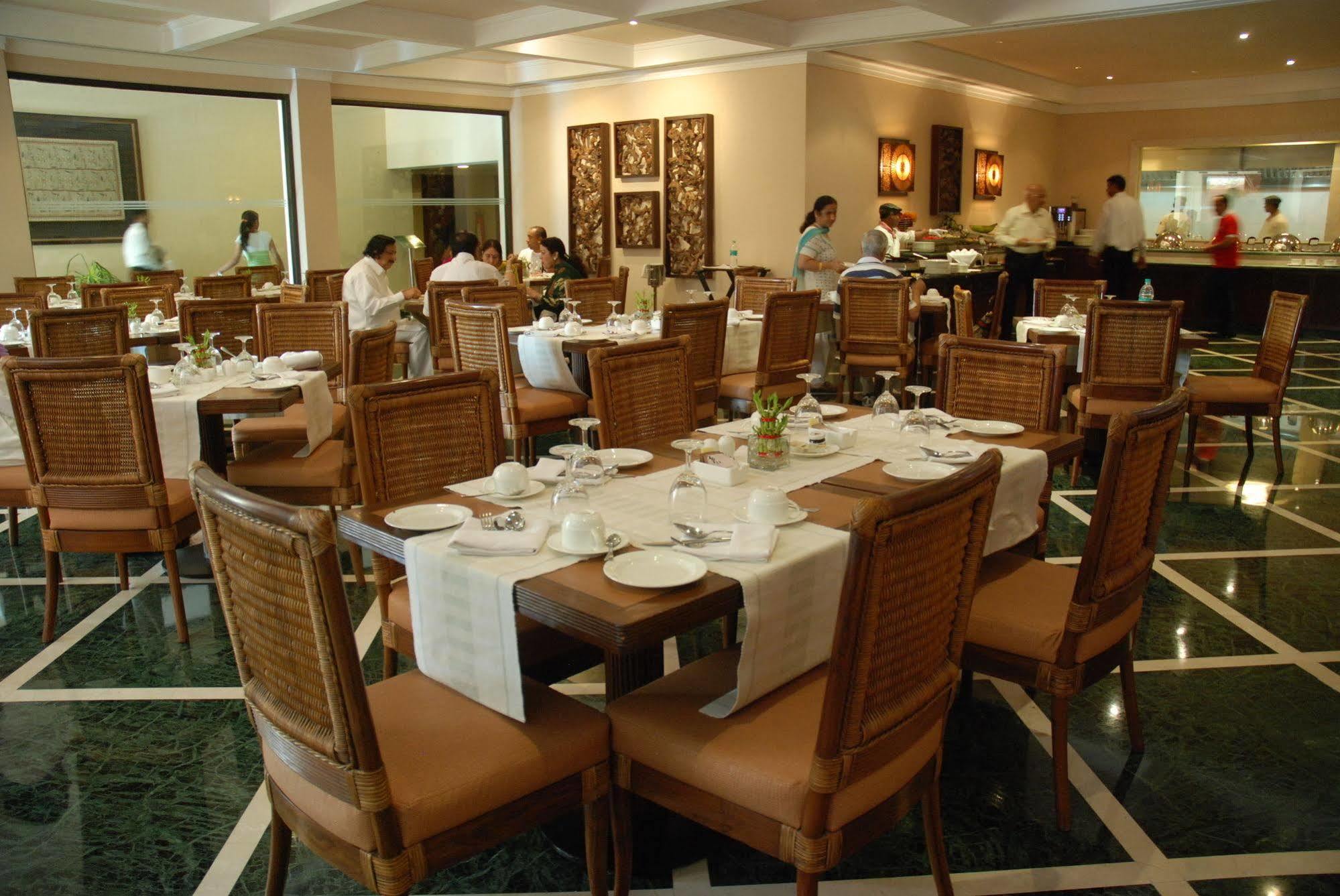 The Lalit Traveller Khajuraho Hotel Exterior photo