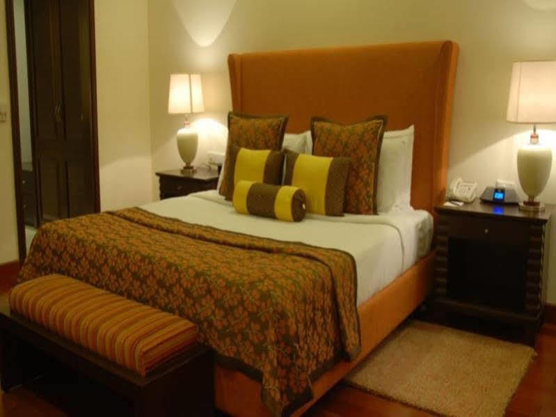 The Lalit Traveller Khajuraho Hotel Exterior photo